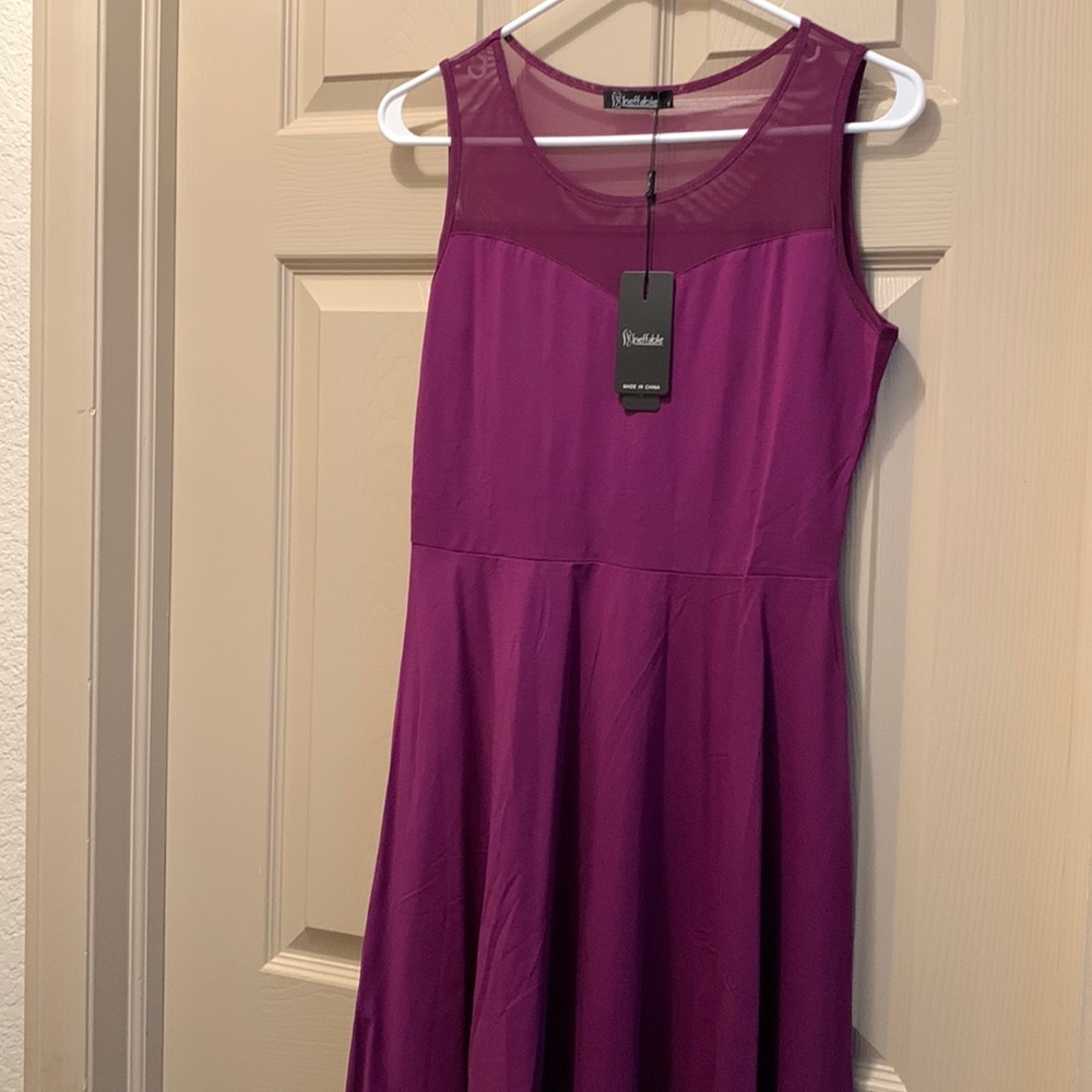 SLEEVELESS MAROON DRESS SIZE SMALL